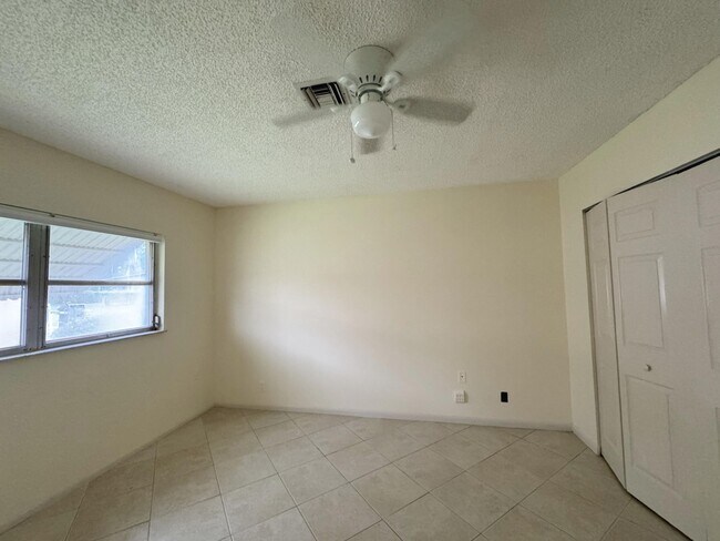 Building Photo - 1900 Palmland Dr