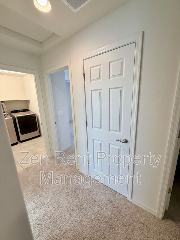 Building Photo - 32209 Daylight Dr