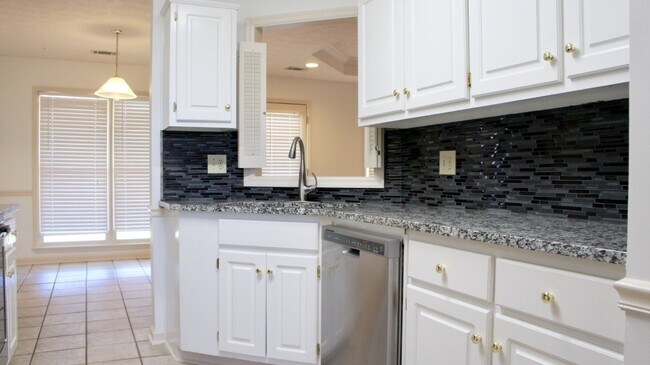 Building Photo - 3304 Chariot Ct