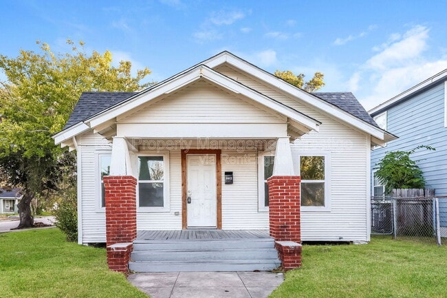 Primary Photo - 310 W James Ave