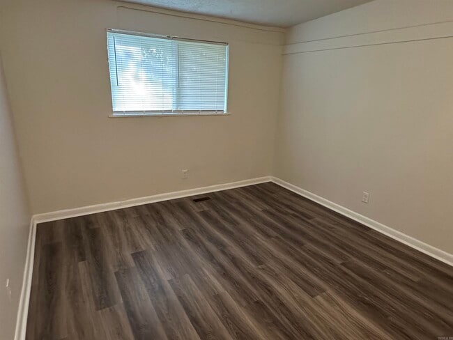 Building Photo - 13 Wanda Ln
