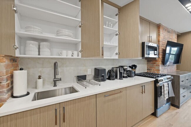 Building Photo - 115 Franklin St