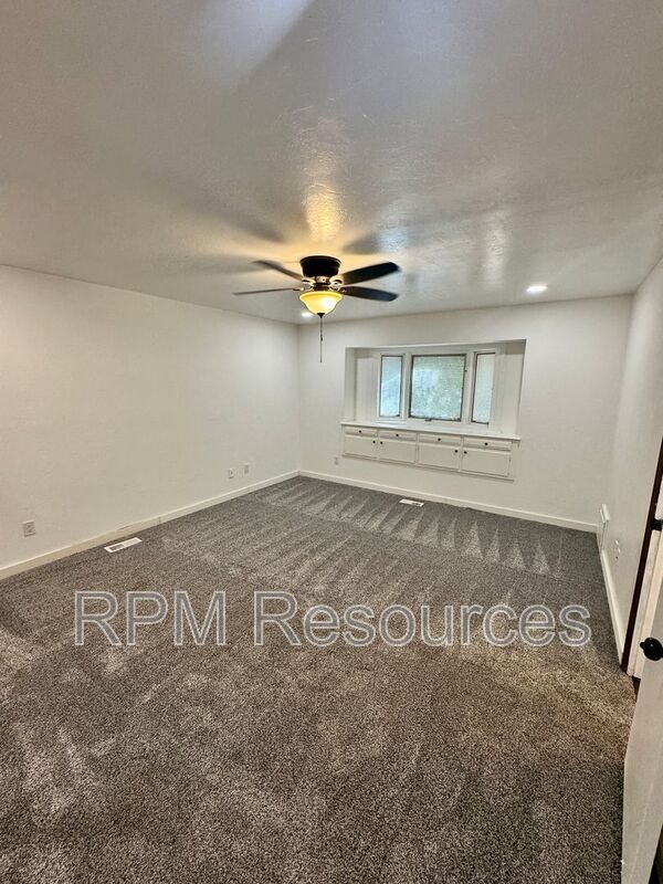 Building Photo - 2820 N McMillan Ave