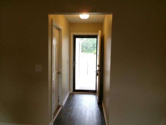 Building Photo - Rent Special! 3 bedroom, 2 bath home conveniently located in Conway