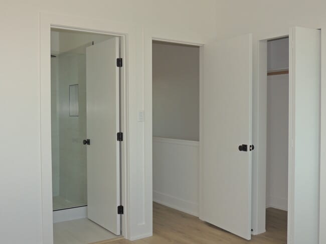 Building Photo - 600 Lawrence Ave