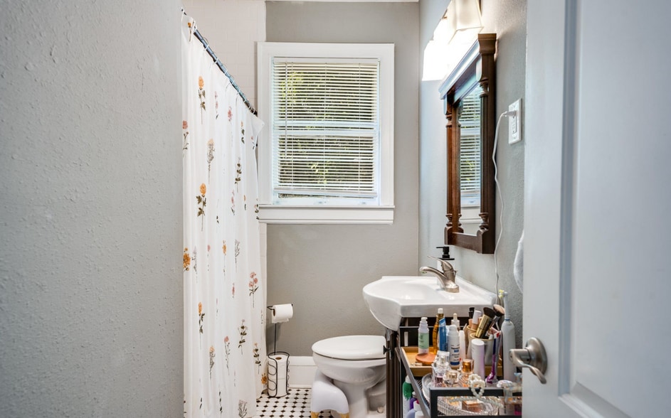 Building Photo - 2651 Dellwood Ave