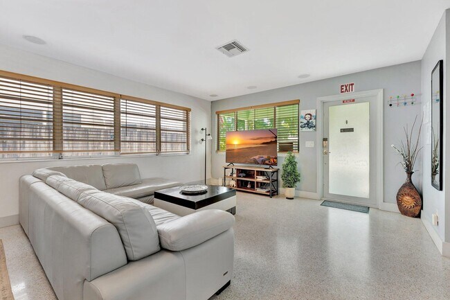 Building Photo - 1246 Johnson St