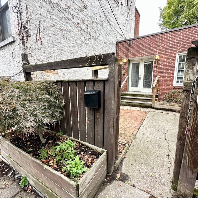 Building Photo - 229 Elm St