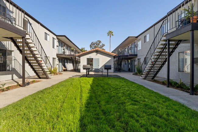 Building Photo - Valle at 9121 Kenwood