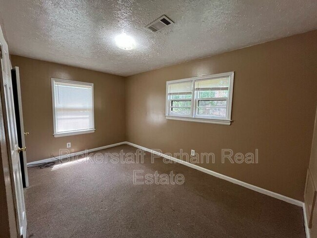 Building Photo - 2911 Gardenia St