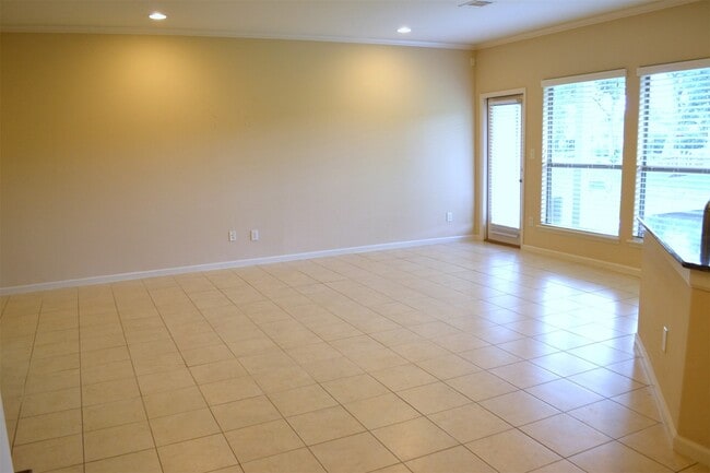Building Photo - 336 Lazy Ln