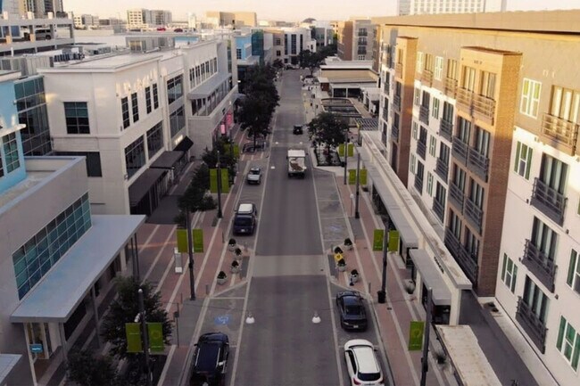 Building Photo - 5445 Town and Country Blvd