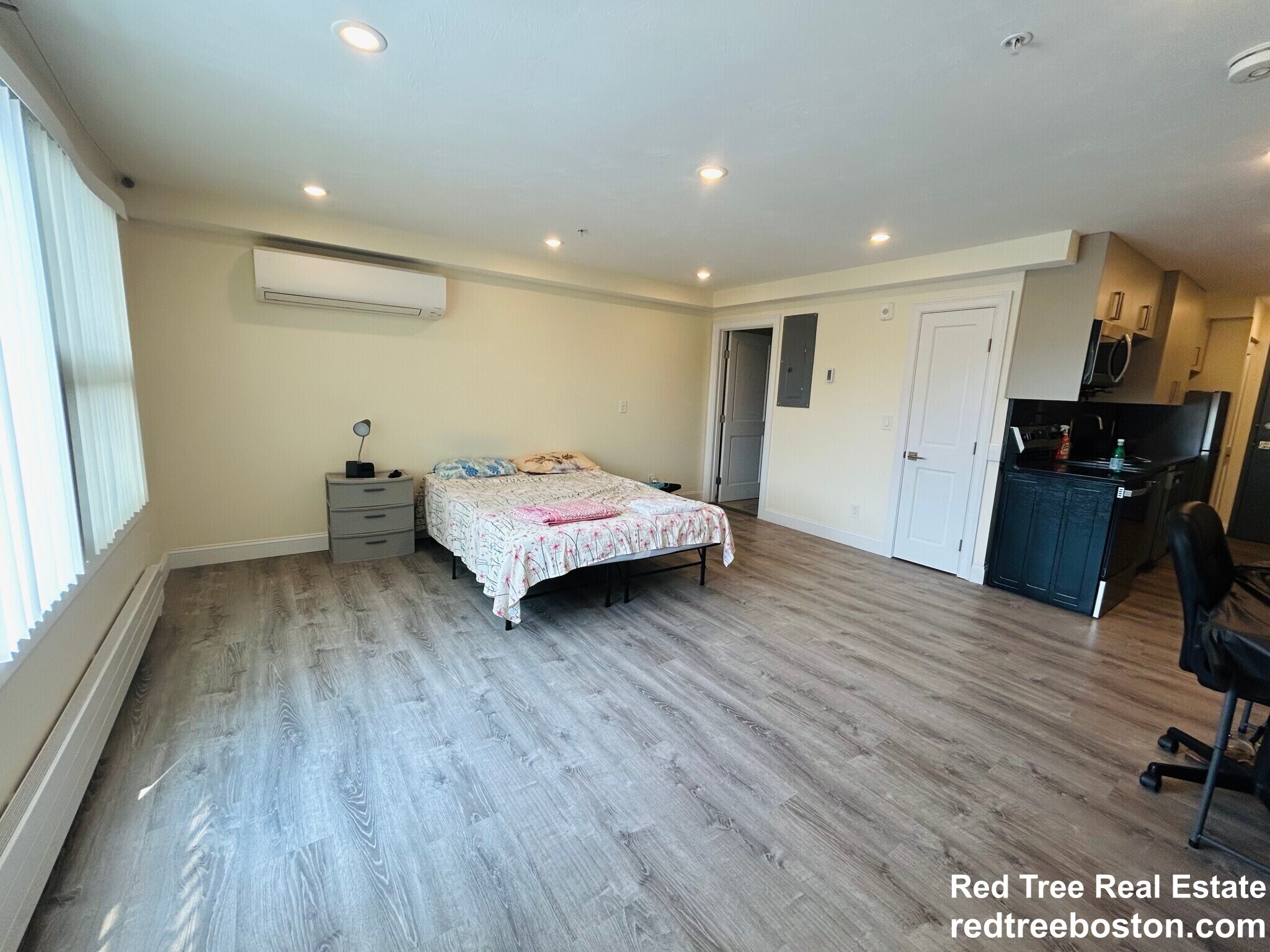 Building Photo - 1028a Commonwealth Ave