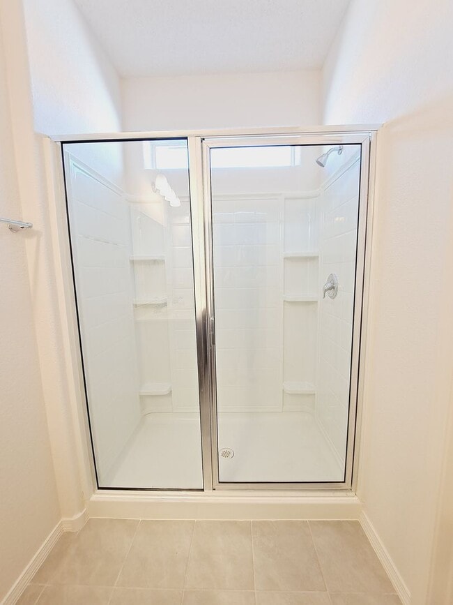 Building Photo - 3 bed 2 bath home in Huning Ranch! Move in Special!