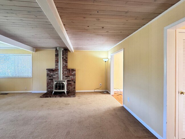 Building Photo - Welcome to this charming 3 bedroom, 2 bathroom house located in  Nevada City