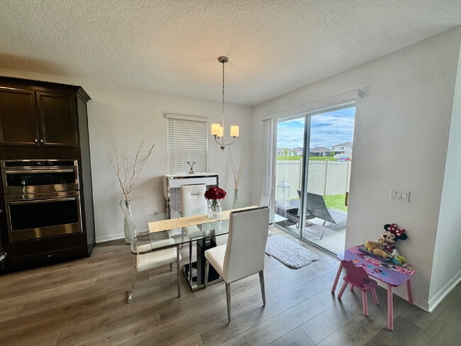 Building Photo - "Spacious 5-Bedroom Sanctuary with 4 Full Baths in Wimauma - 3,566 Sq Ft of Comfort!"