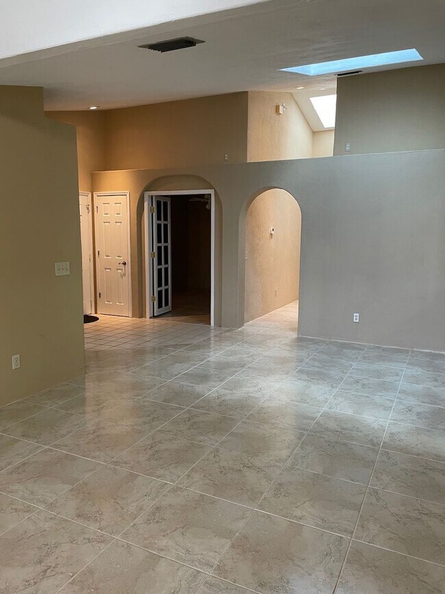 Building Photo - 546 Via Fontana Dr