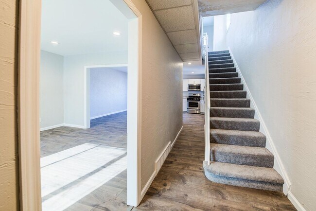 Building Photo - Stunning 3 bedroom home in Brookline available July 1!