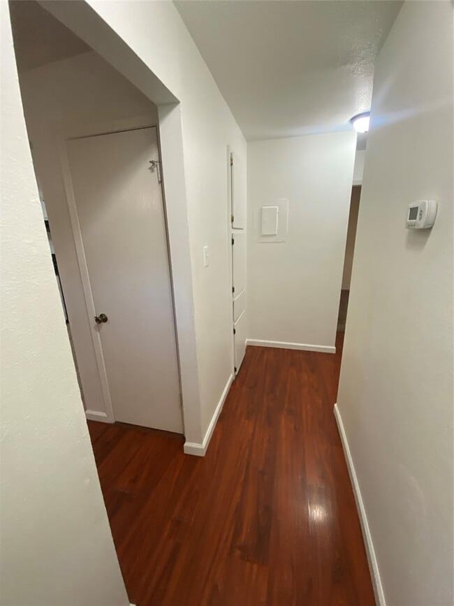 Building Photo - 1508 No Mor Cove
