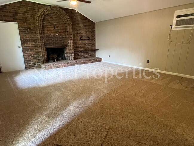 Building Photo - 5140 Longmeadow Cove