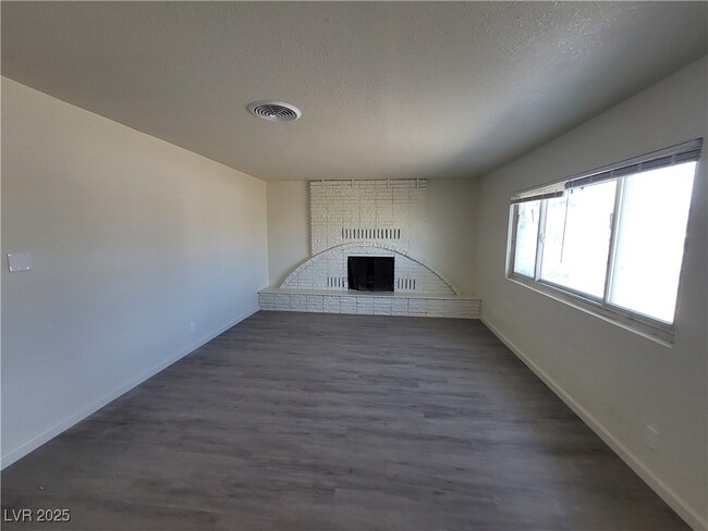 Building Photo - 3749 Ponderosa St