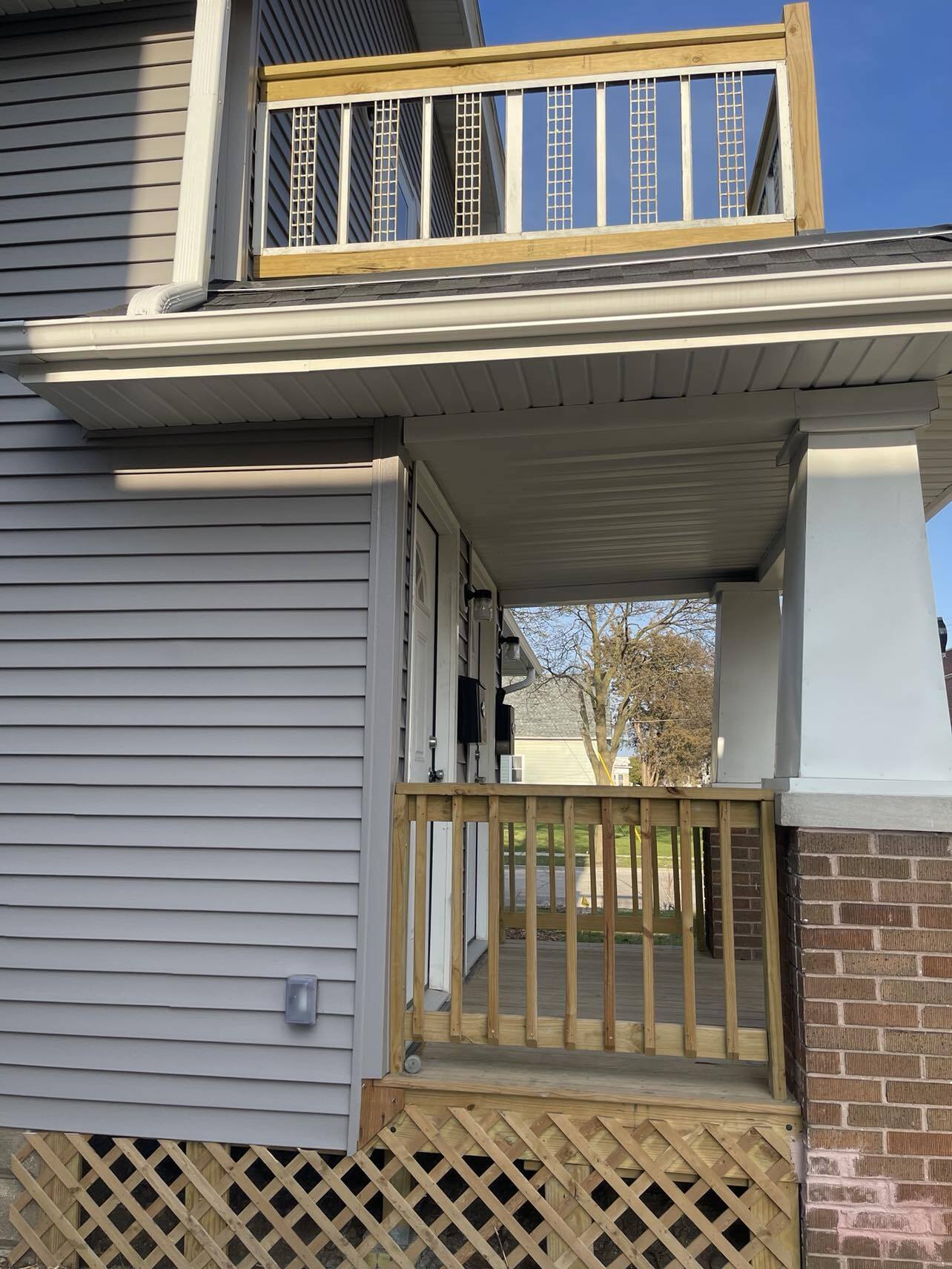 Balcony - 1104 W Chambers St