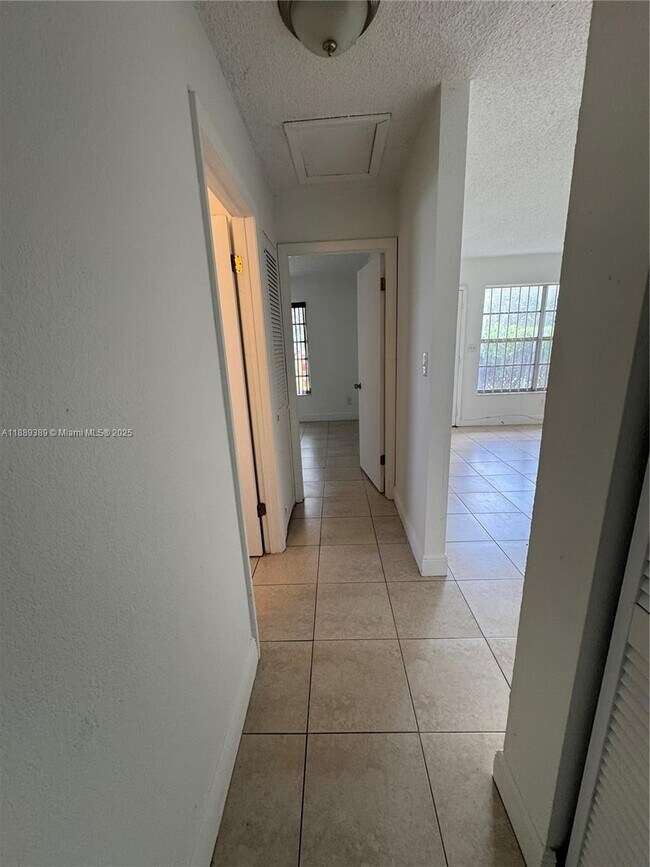Building Photo - 757 NW 95th Terrace