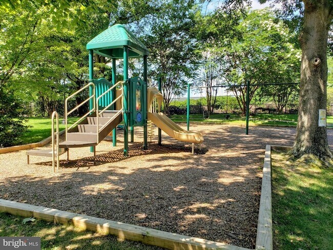 Building Photo - 5901 Mt Eagle Dr