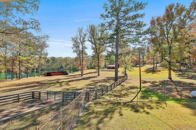 Building Photo - PROCUREMENT ONLY 334 Porter Road - Available Now! Ranch style home with spacious floor plan & bea...