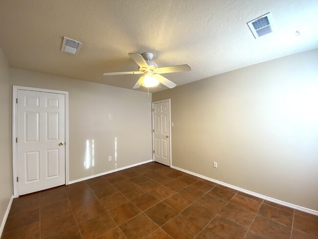 Building Photo - 2BR/1Bath - 4 Plex in Rio Rancho