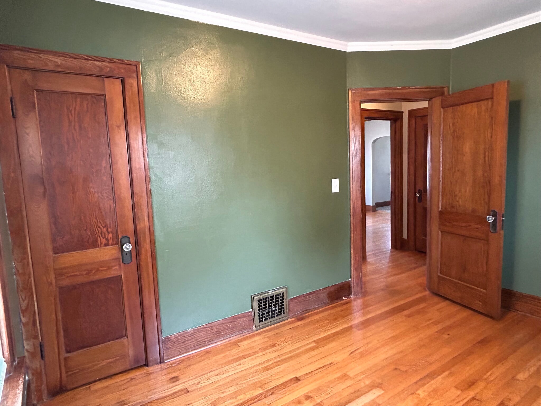 Building Photo - 416 E 29th Pl