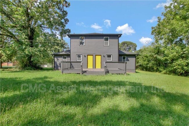 Building Photo - 551 Valley Hill Rd SE