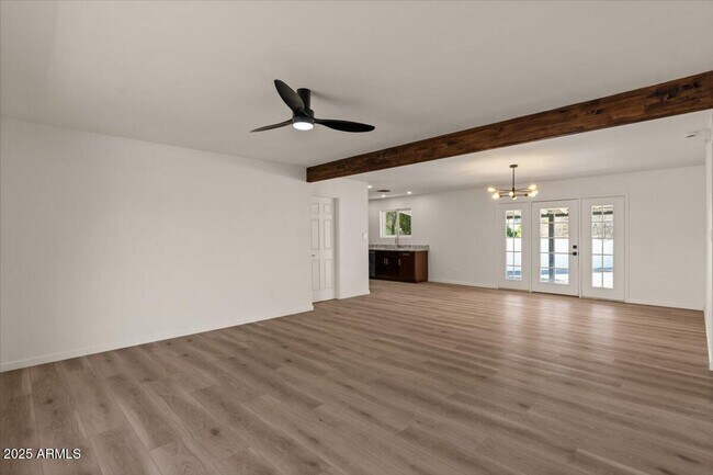 Building Photo - 8617 E Palm Ln
