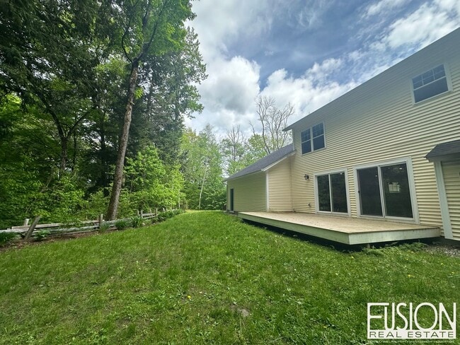 Building Photo - Beautiful, Spacious, Private Four Bedroom ...