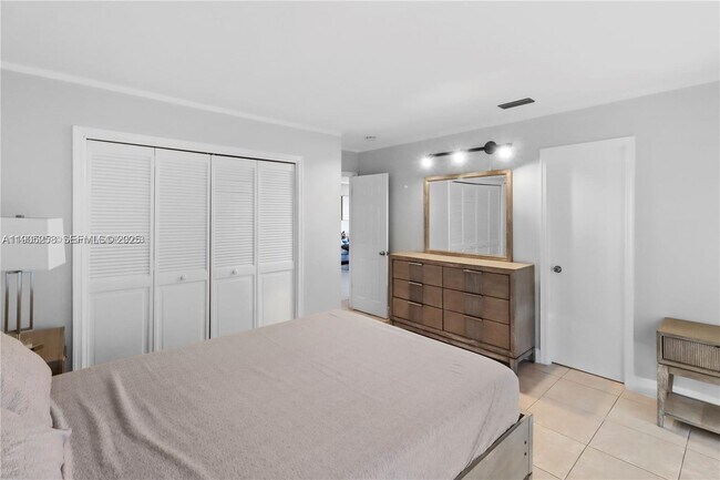 Building Photo - 2420 SE 17th St