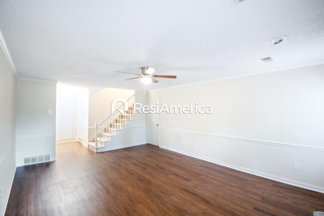 Building Photo - Newly Renovated 5/3 in Wonderful Bartlett ...