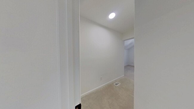 Building Photo - X Culloden More Ct