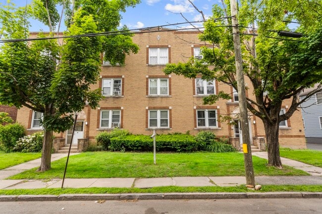 Building Photo - 36 School St