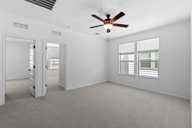 Building Photo - 2725 Woodall Dr