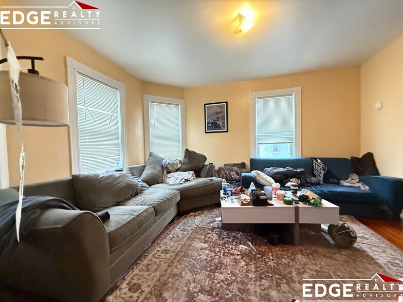 Building Photo - 223 Parsons St