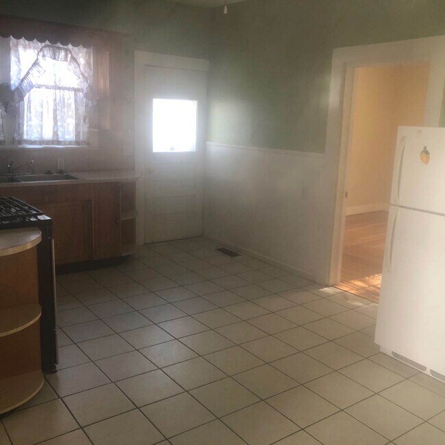 Building Photo - 80 Rodman St