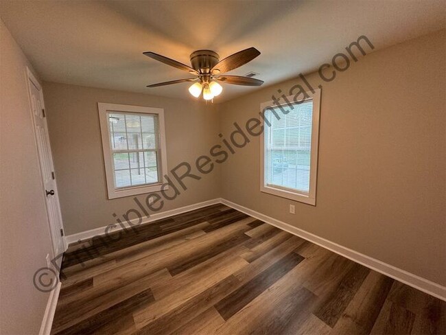 Building Photo - Newly renovated 3 bedroom 2 bath home in C...