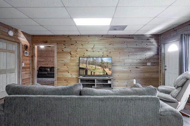 Building Photo - 54 Henderson Ln