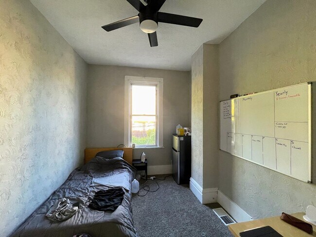 Building Photo - 3227 Dawson St