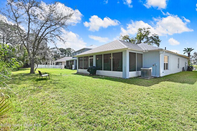 Building Photo - 1652 La Maderia Dr