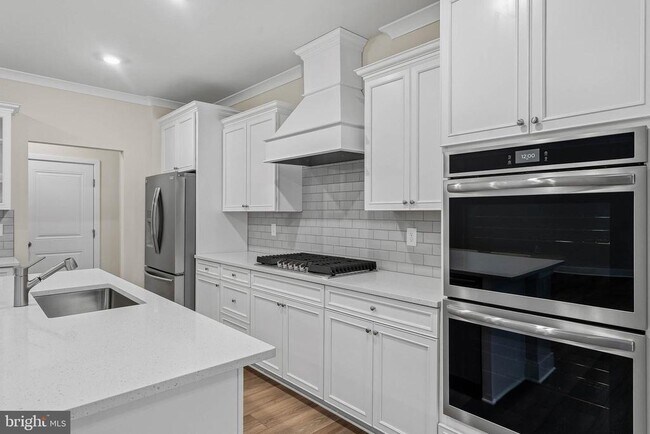 Building Photo - 32066 White Tail Dr