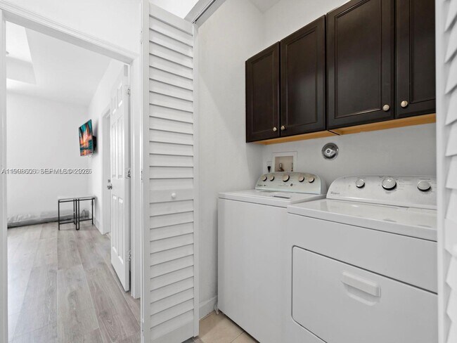 Building Photo - 8781 NW 98th Ct