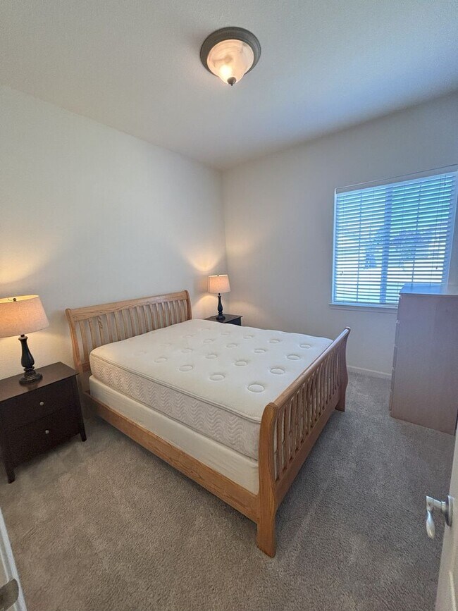 Building Photo - Sprawling Home Near UNR - One Level Living with 4 Beds - 3 Baths - 3 Car Garage