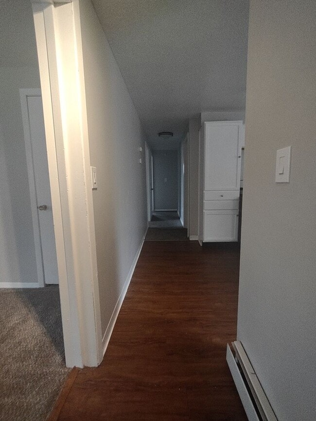 Building Photo - Spacious 4 Bedroom Single Family Home - No...