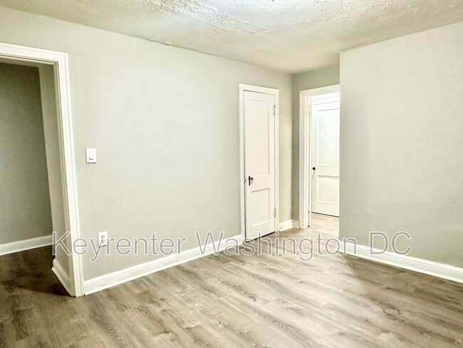 Building Photo - 943 Bonifant St
